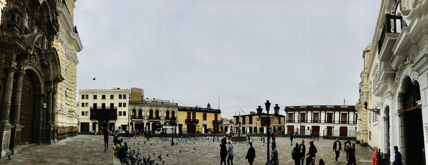 Le quai d'Orsay invite les Français à éviter tout déplacement en dehors de Lima (@PB) Le quai d'Orsay invite les Français à éviter tout déplacement en dehors de Lima (@PB)