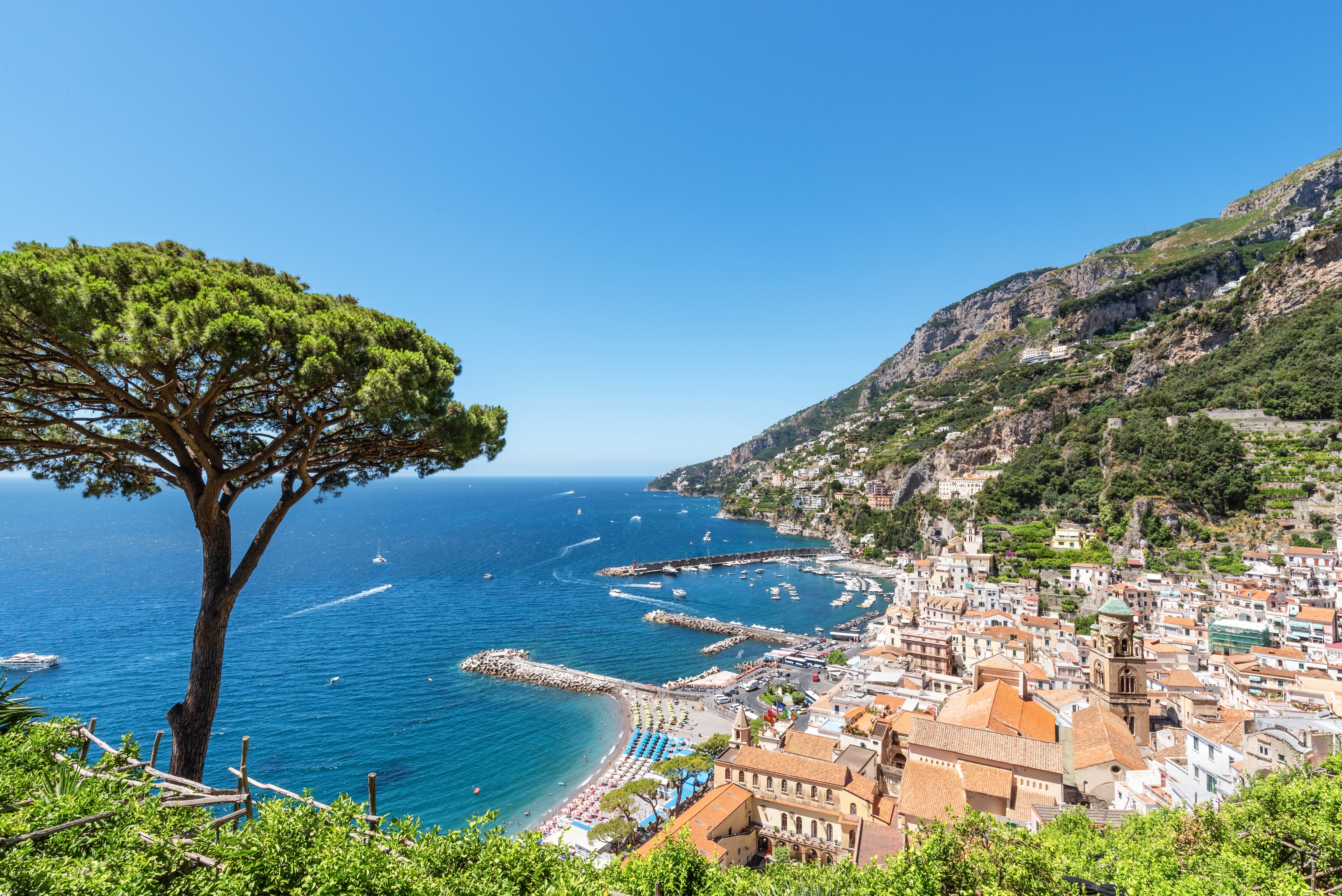 Côte amalfitaine, vue d'Amalfi © michele_ponzio - stock.adobe.com