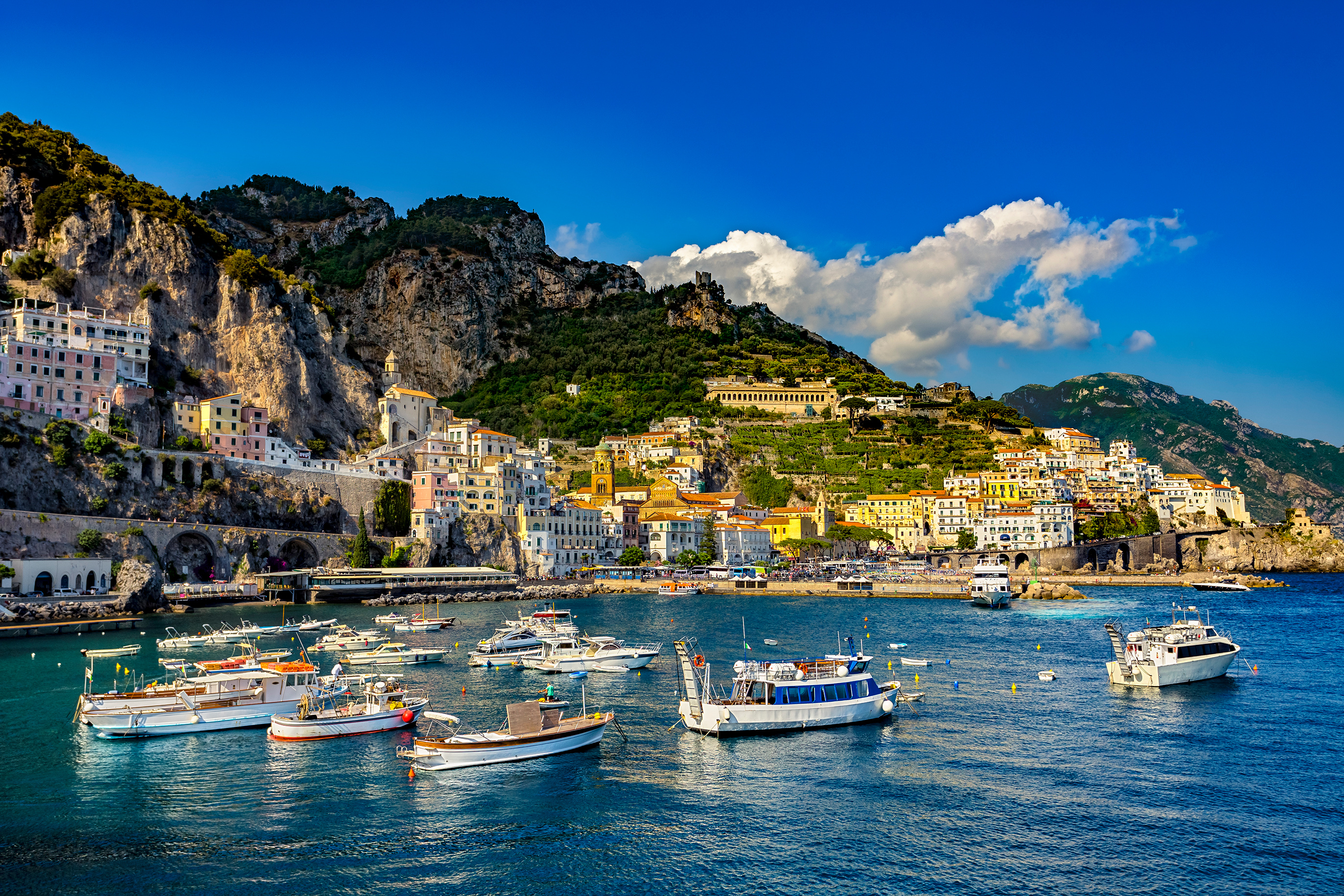 Italie. Côte amalfitaine (site du patrimoine mondial de l'UNESCO depuis 1997). Ville d'Amalfi © WitR - stock.adobe.com