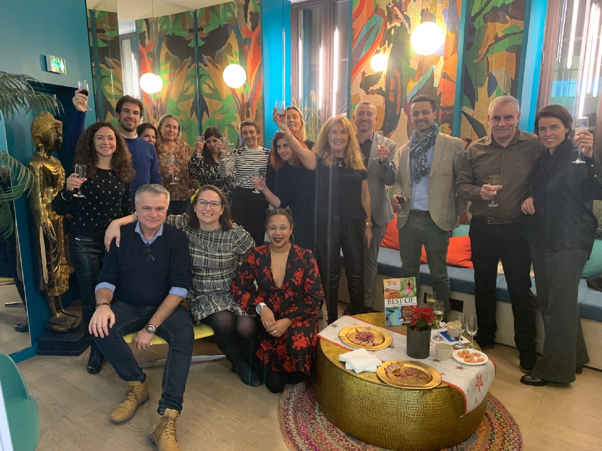 Christine Crispin Présidente des EDV Med a organisé un petit apéritif de Noël avec les adhérents de la région - Photo CE