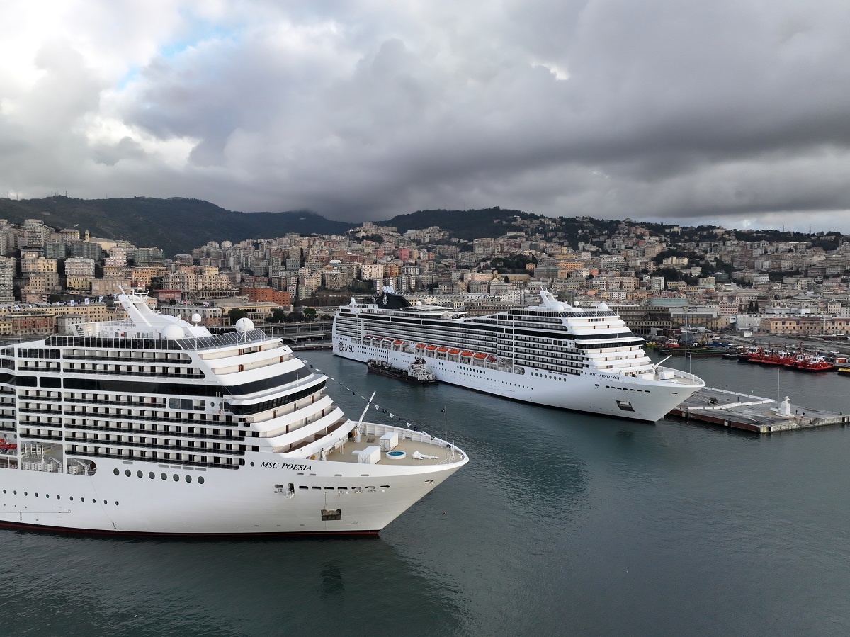 Hier, à Gênes, les navires MSC Poesia et Magnifica ont embarqué les premiers passagers pour le tour du monde 2024 - DR : MSC Croisières