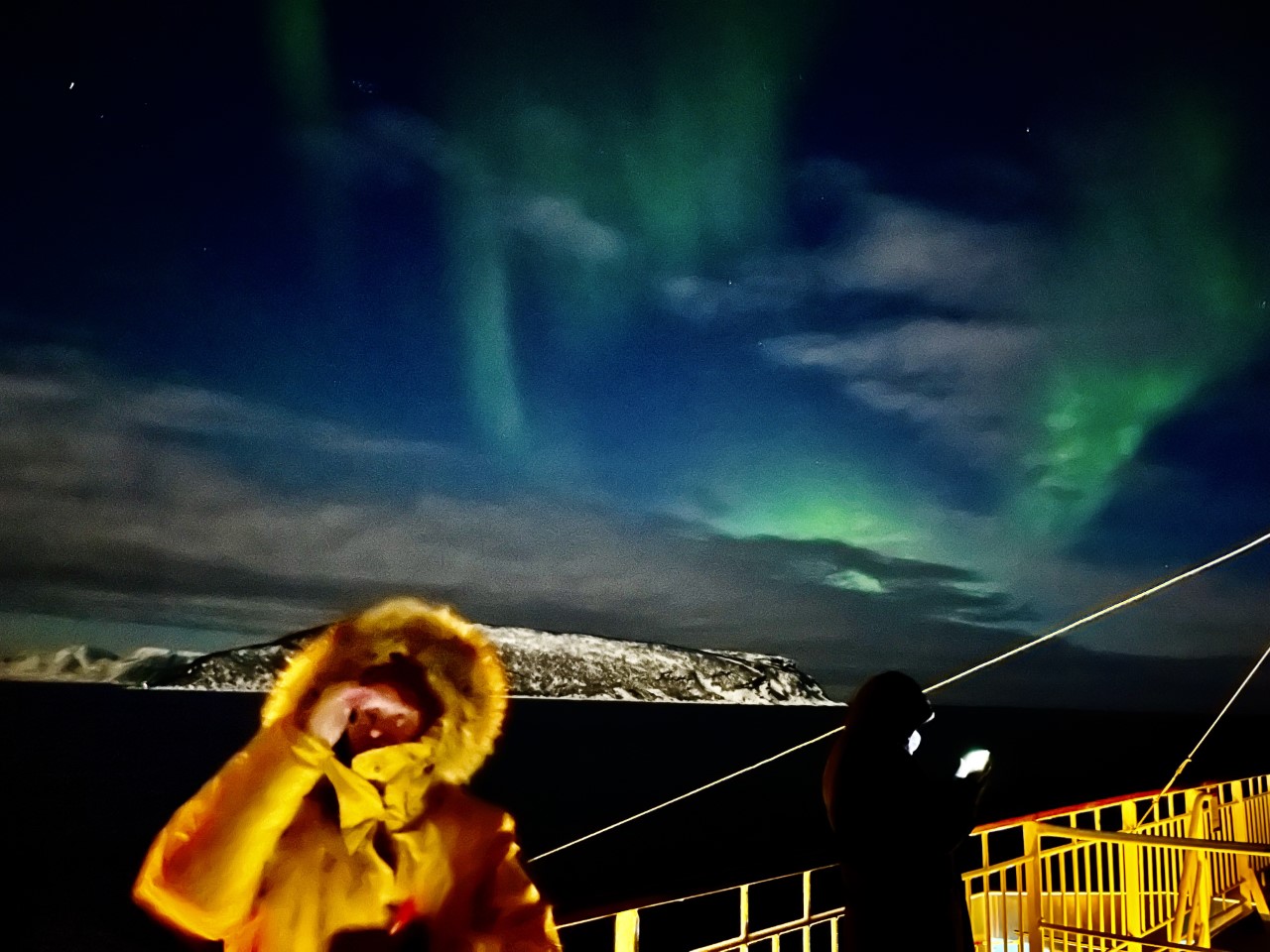 La chasse aux aurores boréales entraine souvent les passagers sur le pont supérieur (@PB) La chasse aux aurores boréales entraine souvent les passagers sur le pont supérieur (@PB)