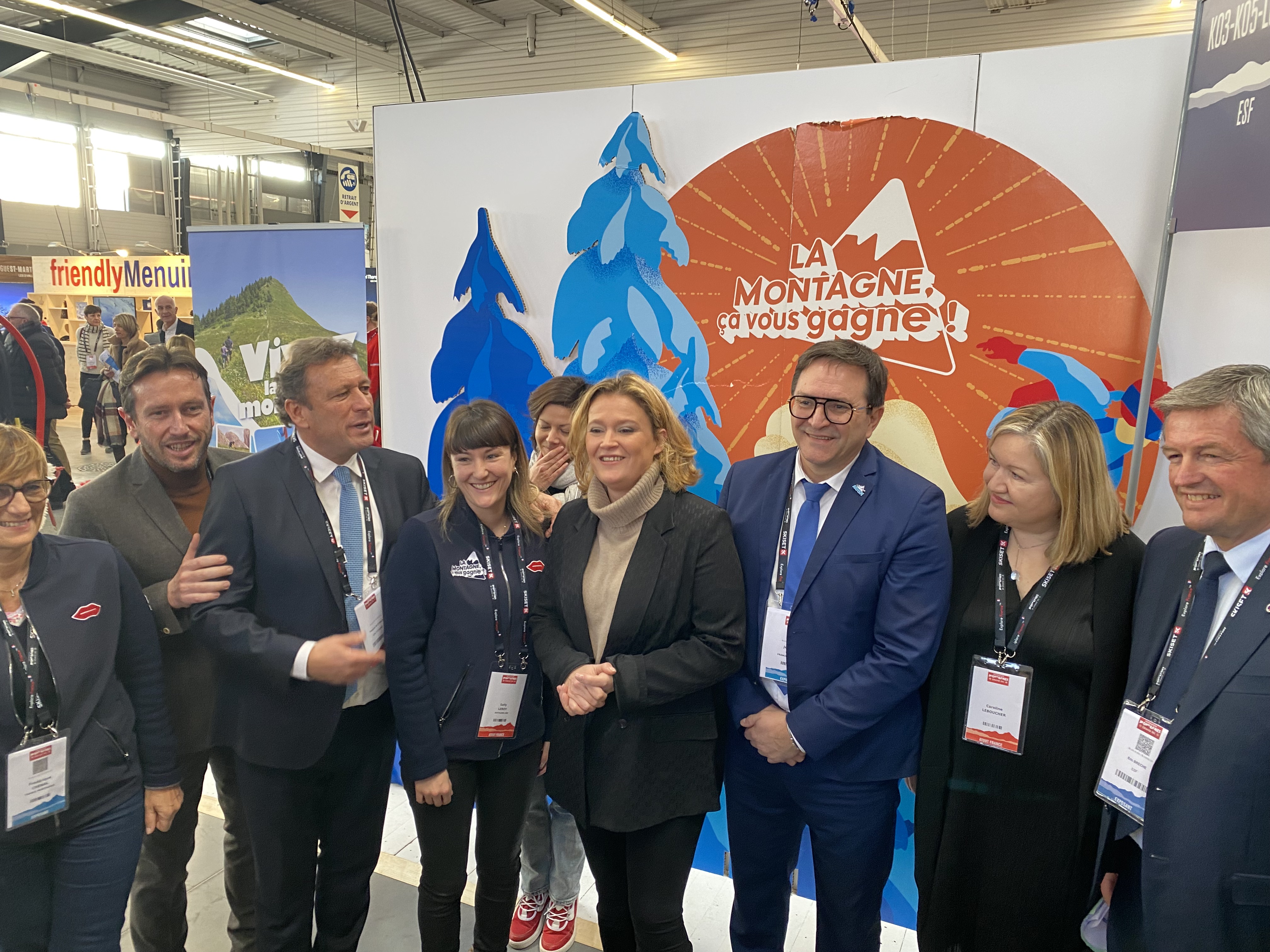 Un long arrêt sur le stand de France Montagnes pour écouter les messages des institutionnels (©BC) Un long arrêt sur le stand de France Montagnes pour écouter les messages des institutionnels (©BC)