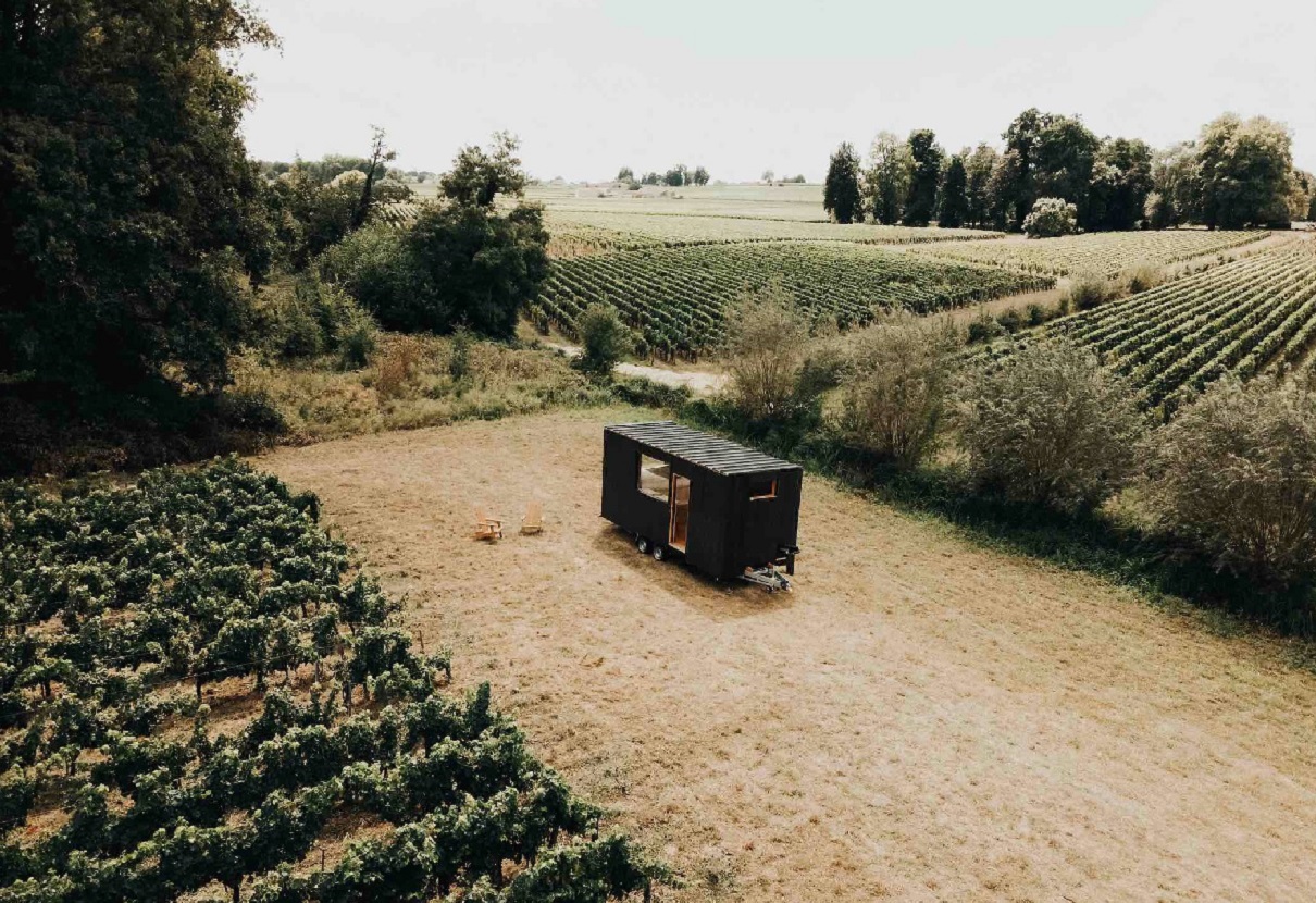 Les Tiny House de Parcel sont éco-conçues en France et complètement autonomes en électricité. Elles sont installées au cœur des exploitations en totale collaboration avec les propriétaires - DR Parcel