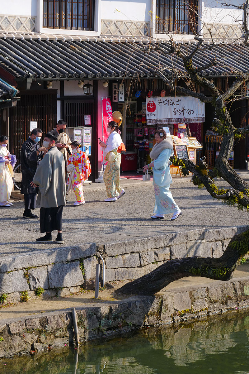 Famille japonaise en habits traditionnels © KR