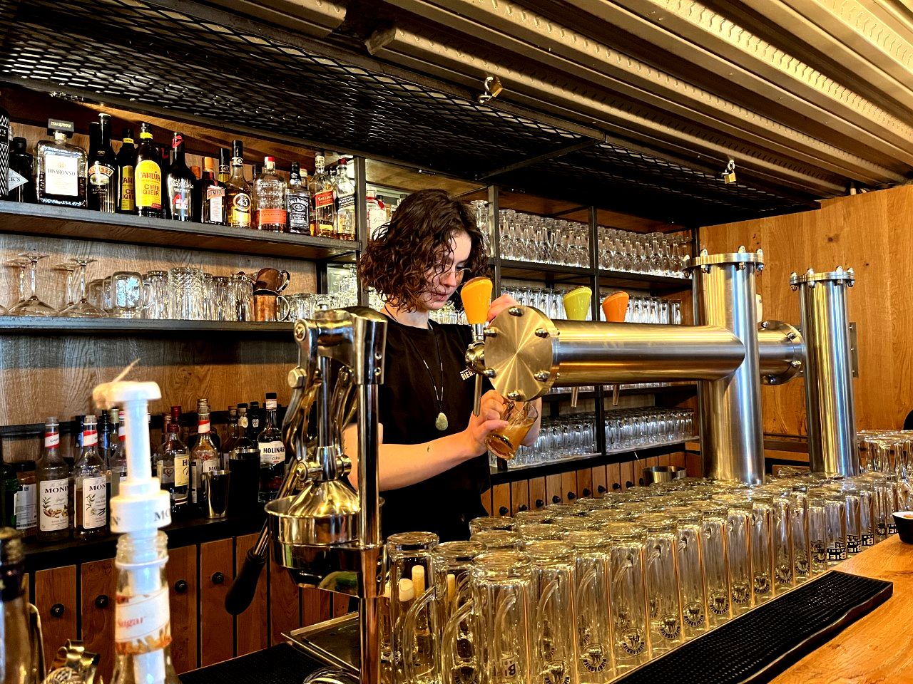 Chez Bierfabriek, une ambiance cosy au service de la boisson nationale - DR : PB