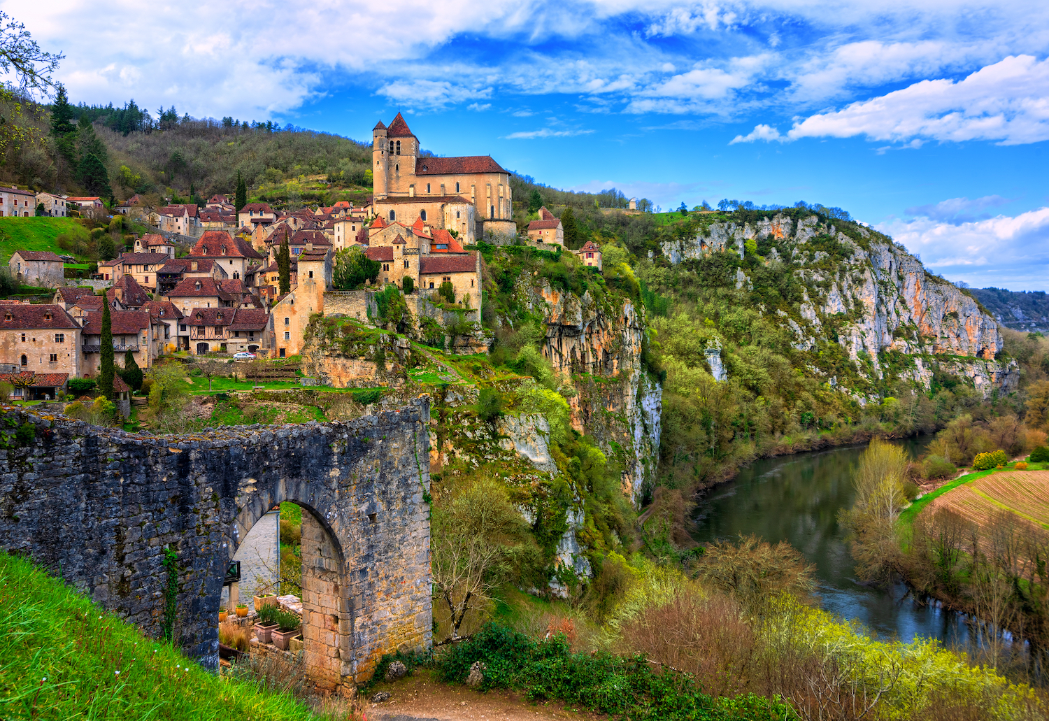 Saint Cirq-Lapopie, Plus Beau Village de France (©Deposit Photos)