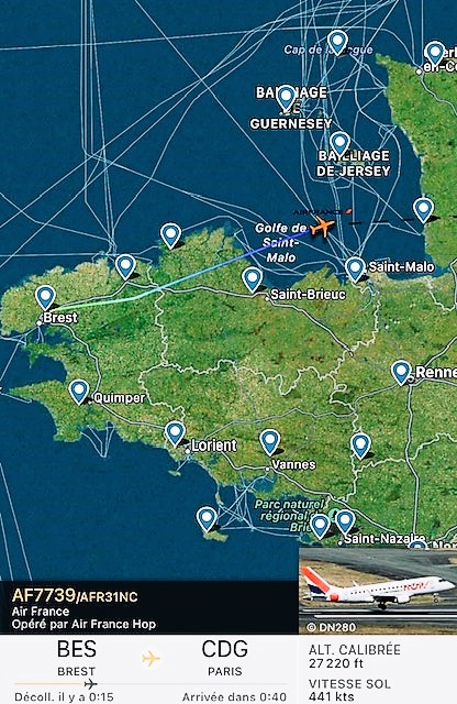 capture écran flightradar24. Le vol Brest-Paris au large de Saint Malo capture écran flightradar24. Le vol Brest-Paris au large de Saint Malo