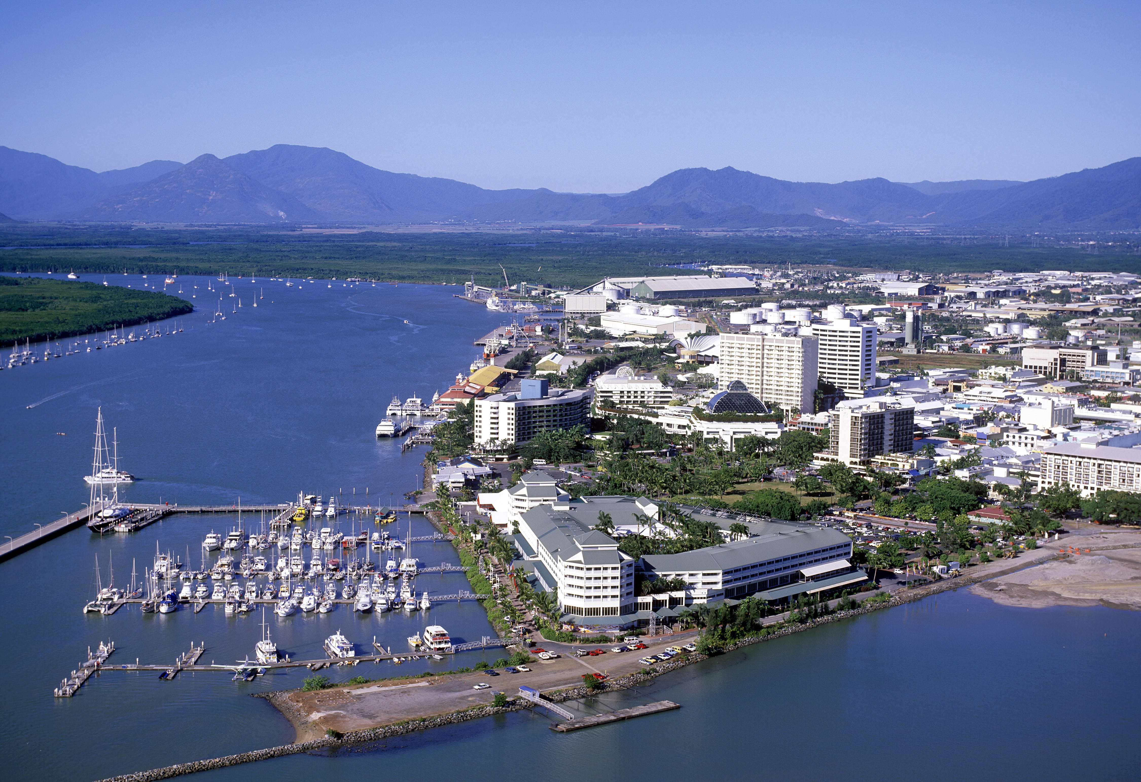 Vue aérienne de Cairns au nord du Queensland. Australie © 169169 - stock.adobe.com