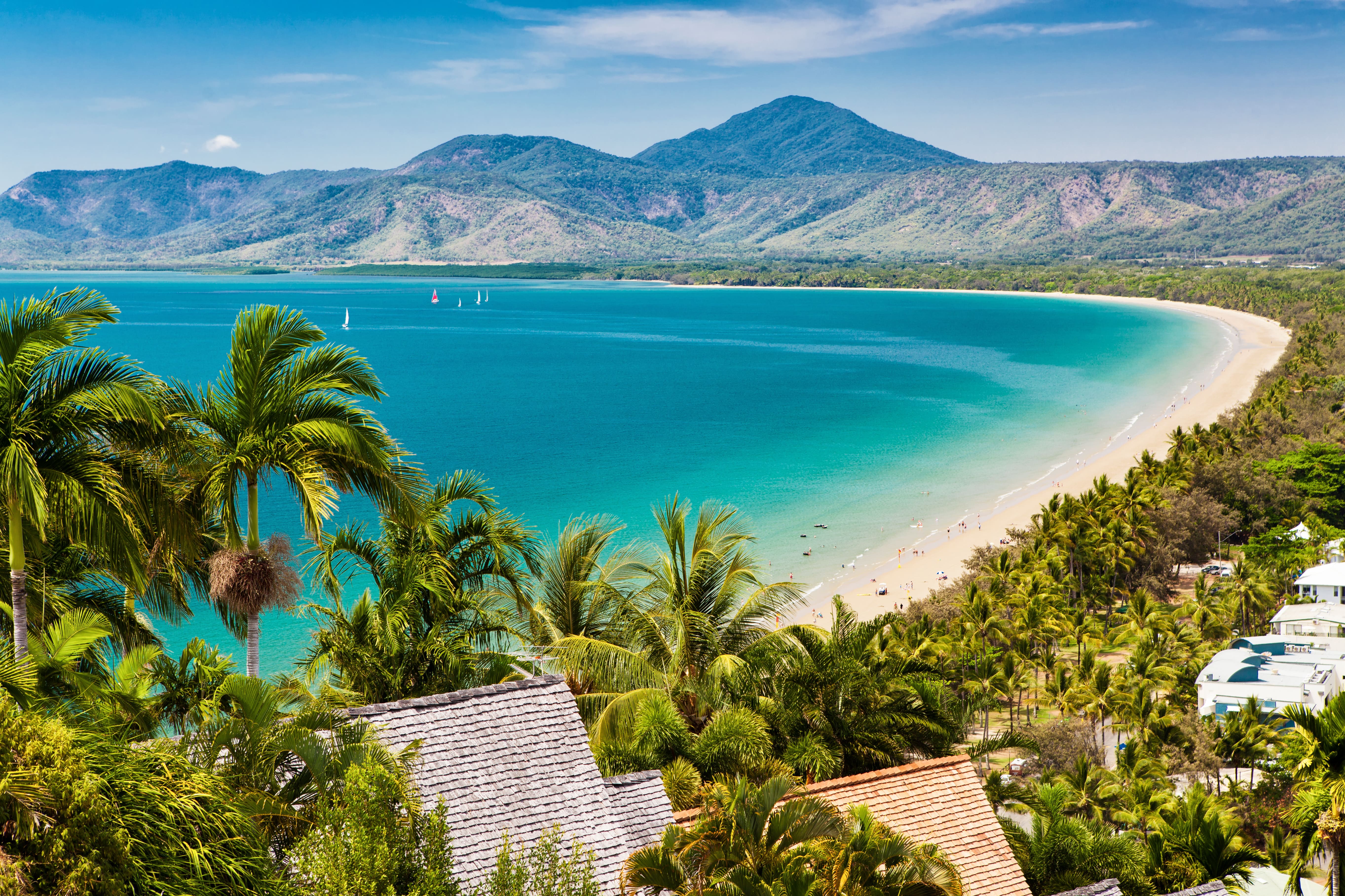 Plage et océan de Port Douglas le jour ensoleillé, Queensland © Martin Valigursky - stock.adobe.com