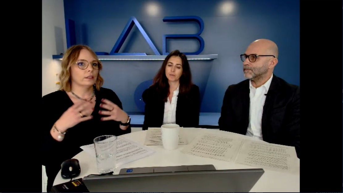 Karine Krajda (à gauche), directrice Axys Odyssée, interroge Emmanuelle Casado et Jean-Christophe Carette (Amadeus Cytric) sur le rôle que peut jouer un SBT pour aider les entreprises à offrir à ses collaborateurs une meilleure « qualité de vie au voyage »