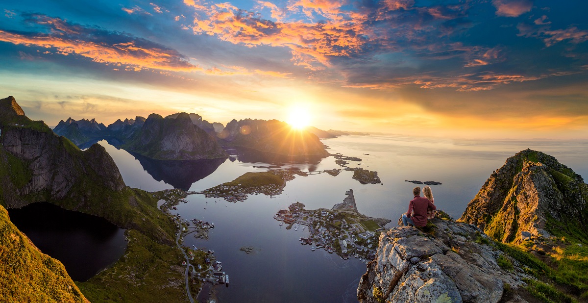Le Costa Favolosa sillonnera les fjords norvégiens et les îles Lofoten, illuminées par le soleil de minuit en juin - DR : Costa Croisières