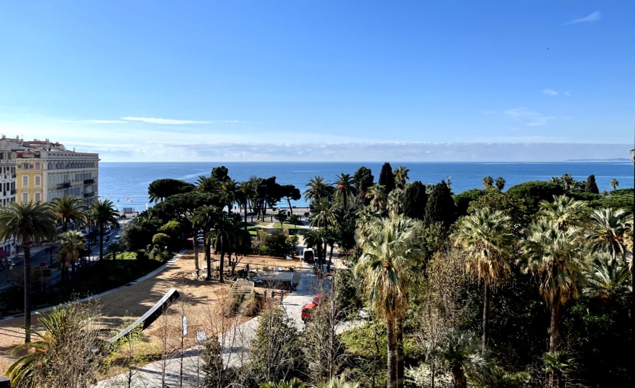 Depuis une partie des chambres et depuis le rooftop, la Méditerranée s'offre aux clients de l'Anantara (@PB)