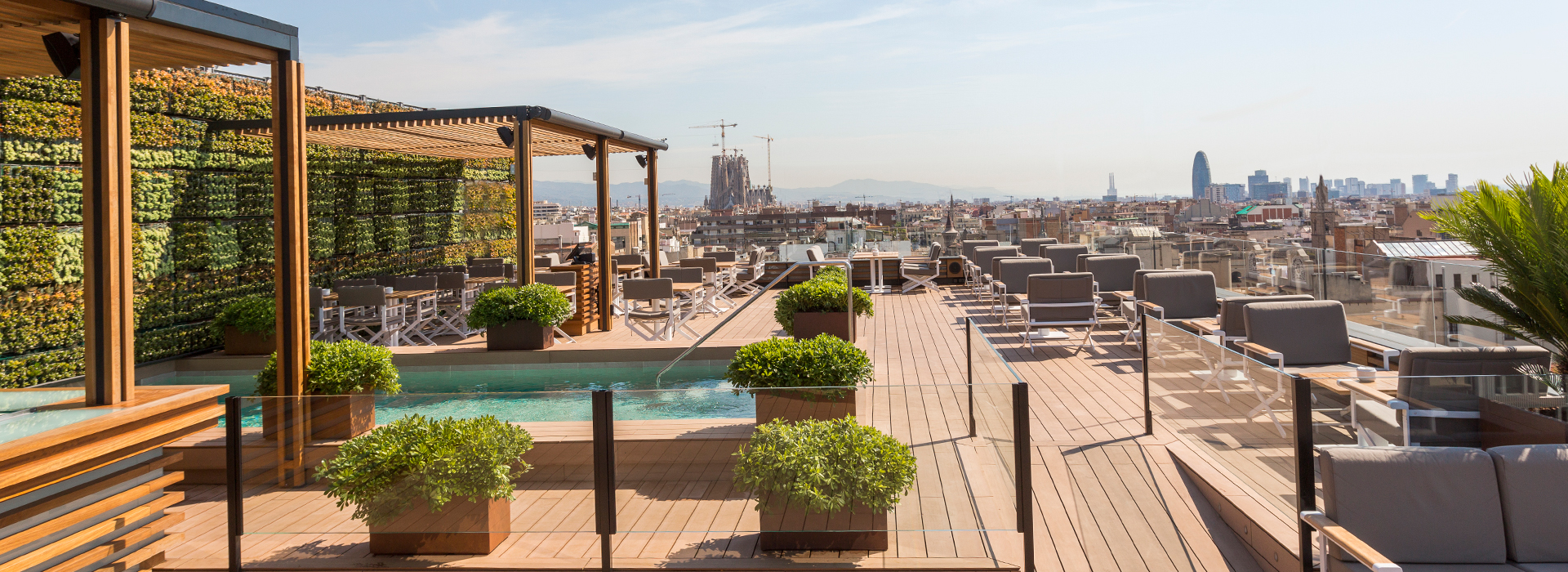 Le rooftop du Majestic incarne la Dolce Vitae et offre une vue splendide sur Barcelone (PB)
