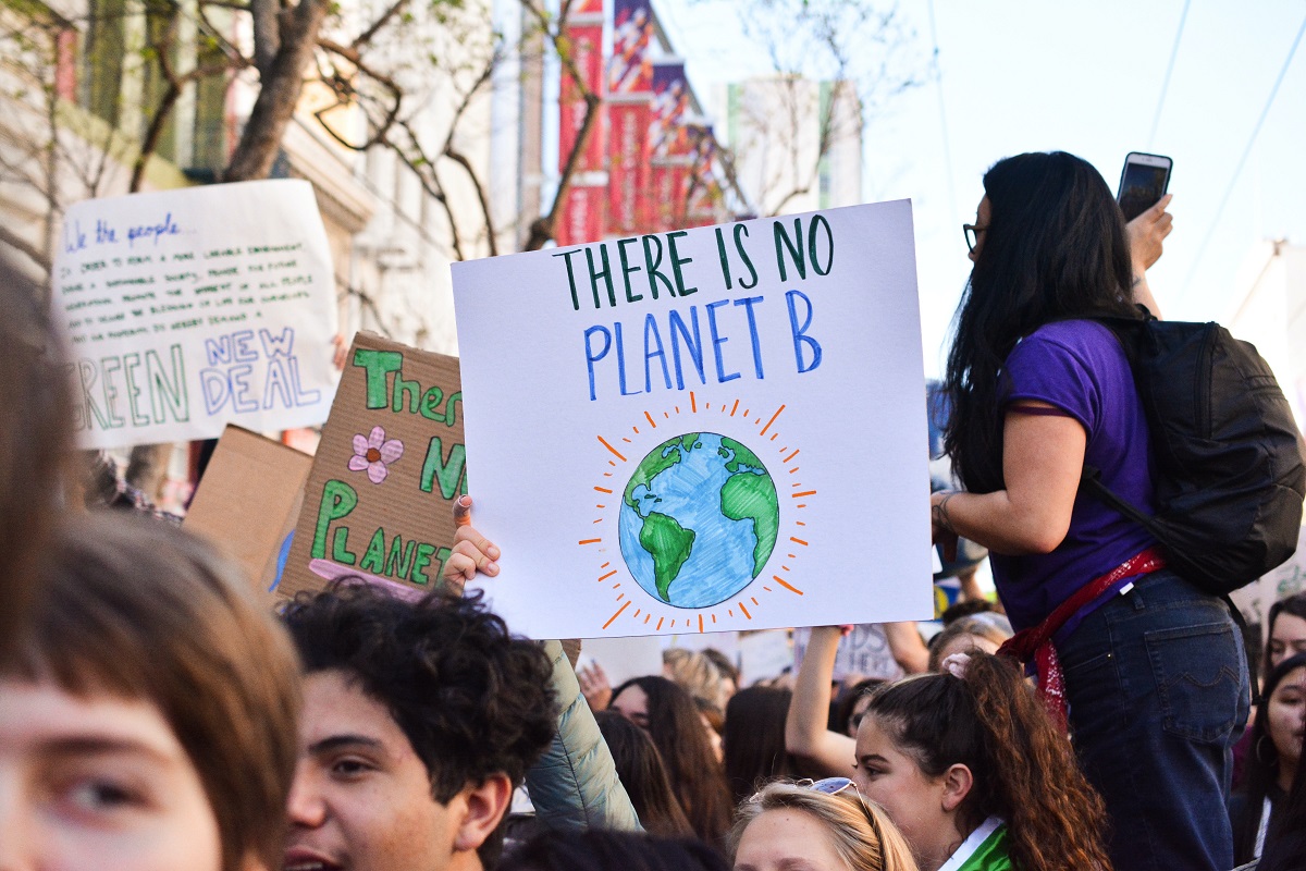 Le 6e rapport du GIEC va intéresser le secteur du tourisme.  Marche pour le climat, San Fransico, 2019 - crédit : li-an-lim_unsplash