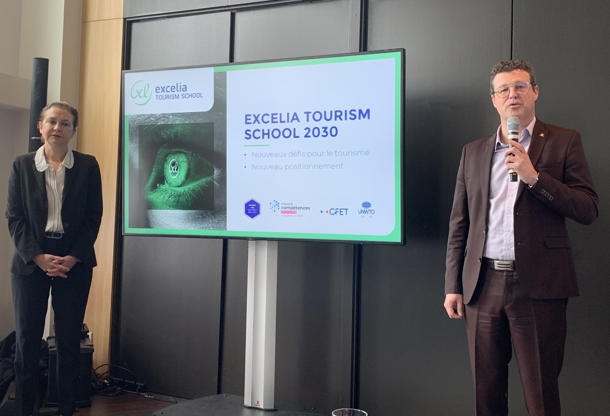 Pascal Capellari, directeur de l'école, en compagnie d'Emmanuelle Lacoste, DRH Hyatt Regency France. ©David Savary Pascal Capellari, directeur de l'école, en compagnie d'Emmanuelle Lacoste, DRH Hyatt Regency France. ©David Savary