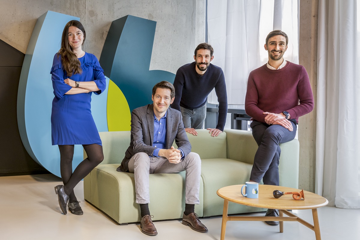 De gauche à droite, Sarah Wodehouse, directrice de BlaBlaCar Daily, Julien Honnart, cofondateur et président de Klaxit, Cyrille Courtière, cofondateur et CTO de Klaxit et Adrien Tahon, directeur Europe de BlaBlaCar - © Davide Leggio/Blablacar/Klaxit De gauche à droite, Sarah Wodehouse, directrice de BlaBlaCar Daily, Julien Honnart, cofondateur et président de Klaxit, Cyrille Courtière, cofondateur et CTO de Klaxit et Adrien Tahon, directeur Europe de BlaBlaCar - © Davide Leggio/Blablacar/Klaxit