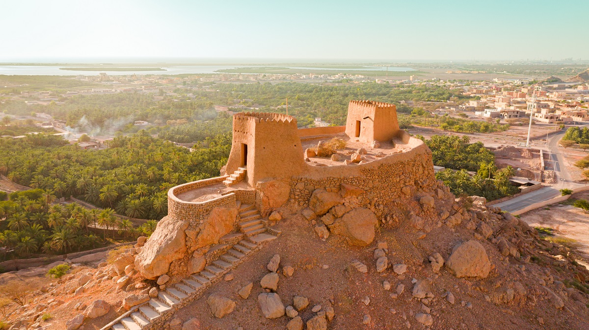 Perché à 70 mètres de hauteur, le fort de Dhayah est le seul fort à flanc de colline des Émirats arabes unis - DR : RAKTDA
