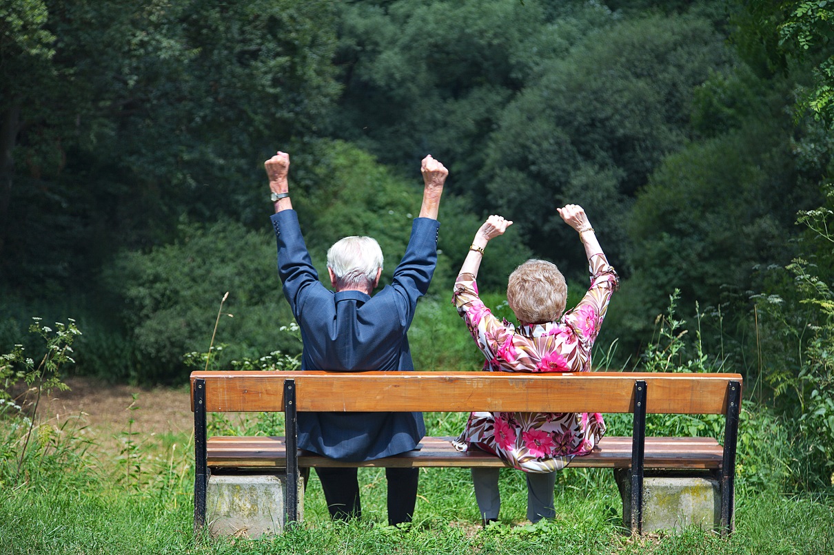 Les retraités et le voyage : l’espérance de vie en bonne santé est pour les femmes de 67 ans et pour les hommes de 65,6 ans en 2021 - Depositphotos.com