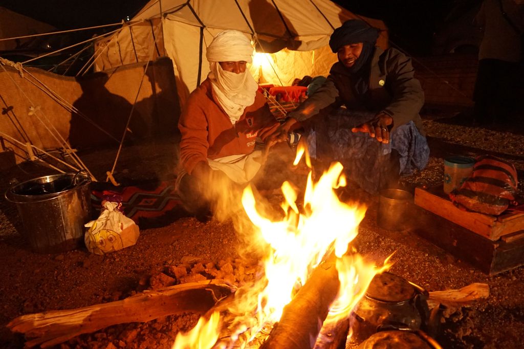 "Aujourd'hui, les voyageurs veulent vivre un panel d'émotions qui rend leur voyage unique et surprenant". Ici, dans un camp touareg en Algérie (Photo Paula Boyer)