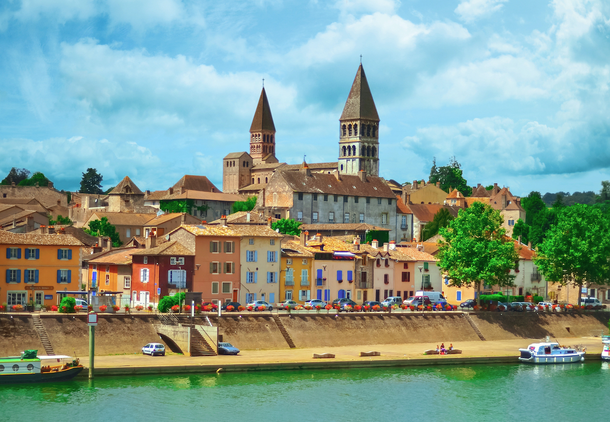 Tournus, "plus beau village" de Bourgogne (©Deposit Photos)