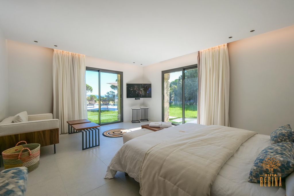 A la villa Regina, une chambre avec vue sur la mer (Photo Hotel Villa Belrose) A la villa Regina, une chambre avec vue sur la mer (Photo Hotel Villa Belrose)