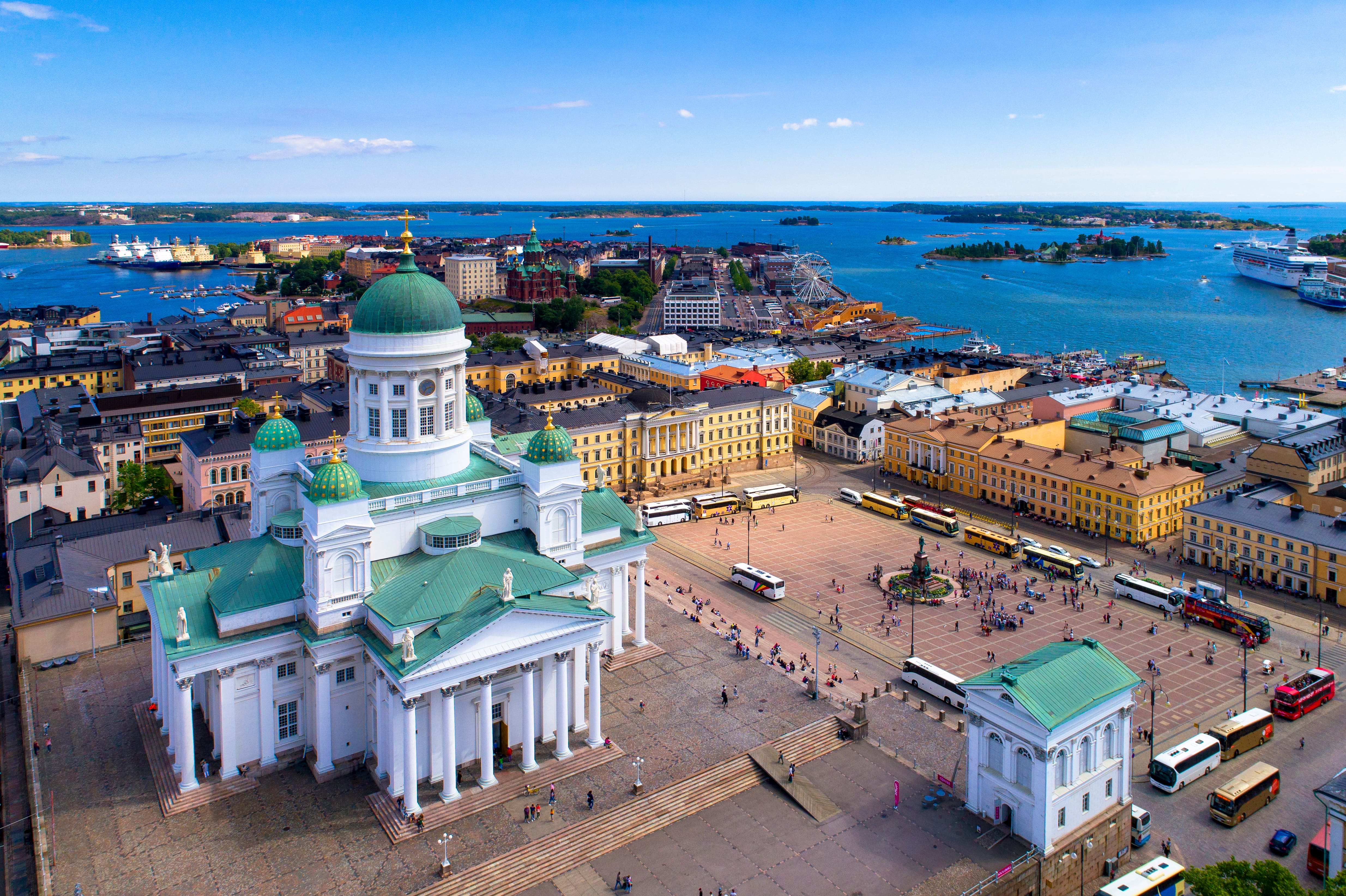 Paysage urbain d'Helsinki avec la cathédrale luthérienne sur la place du Sénat Aérien © espiegle - stock.adobe.com