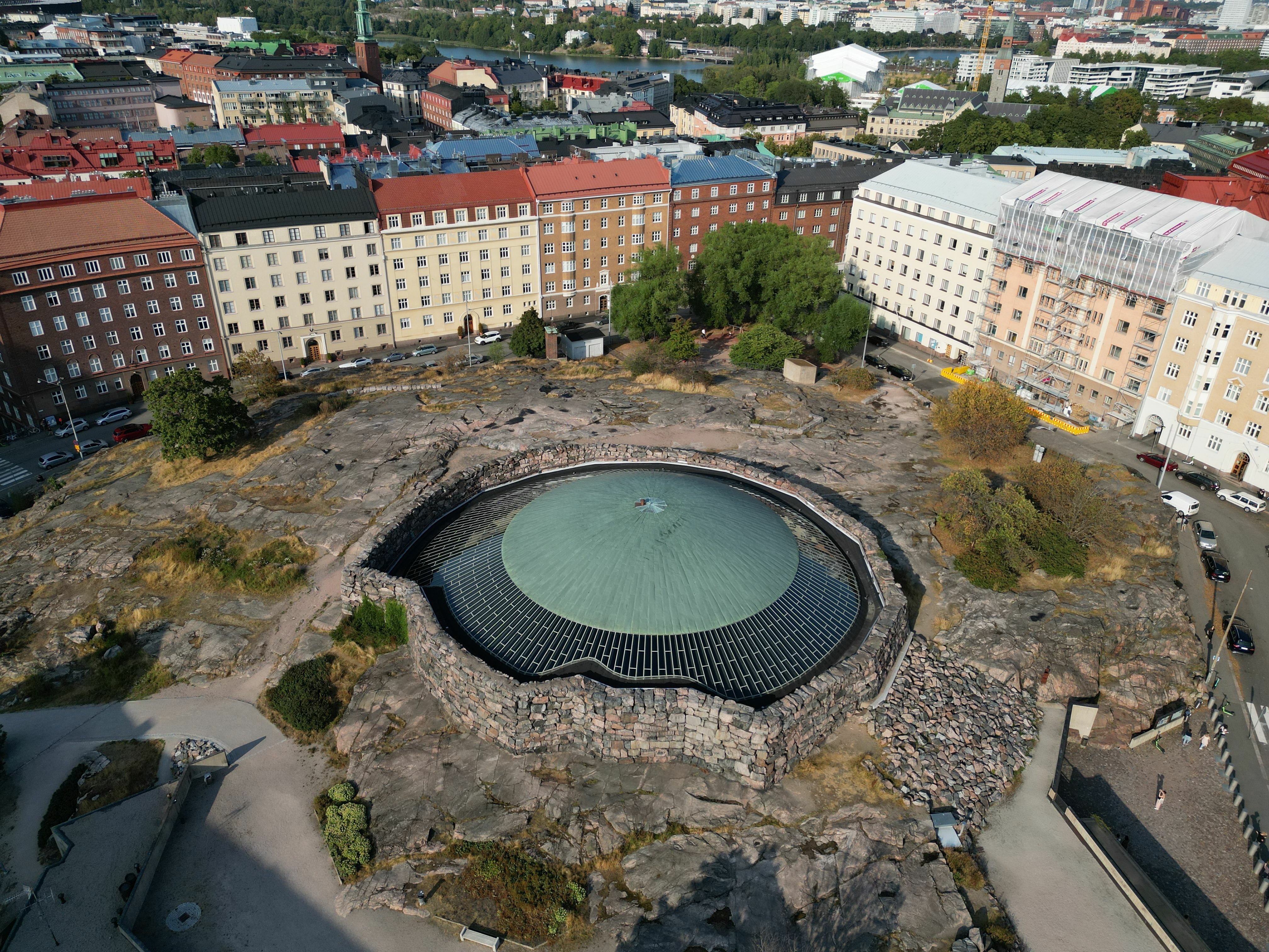 Vue aérienne de l'église de Temppeliaukio à Helsinki, Finlande © Hans Kreutzer/Wirestock Creators - stock.adobe.com