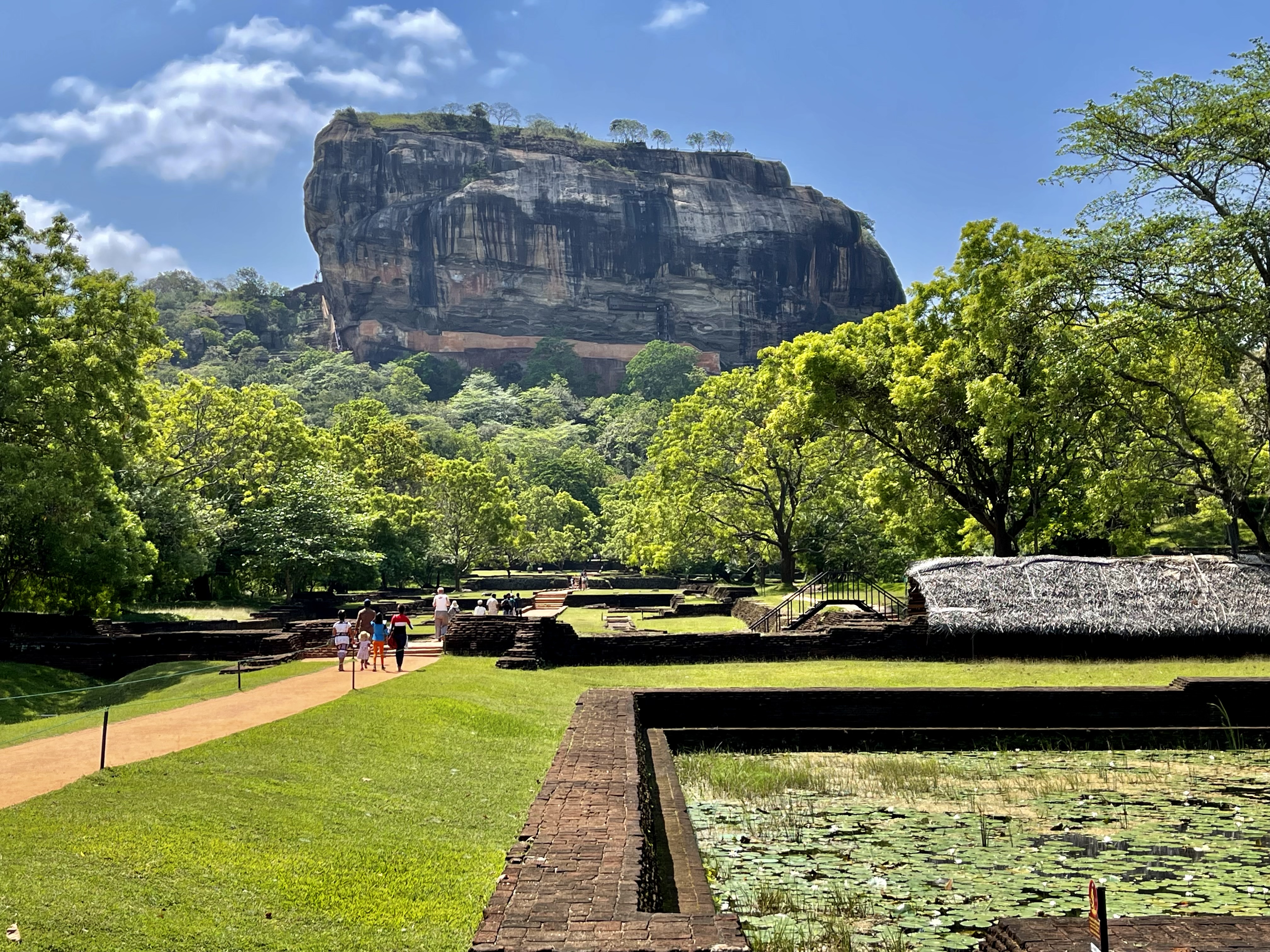 Le Sri Lanka est une destination dépaysante hors des sentiers battus. La larme de l’Inde attire de nombreux Français férus de patrimoine culturel et de cités entourées par des forêts, rizières et plantations de thé. Les amateurs de randonnées, de plage et d’archéologie y trouveront aussi leur bonheur. /crédit JDL