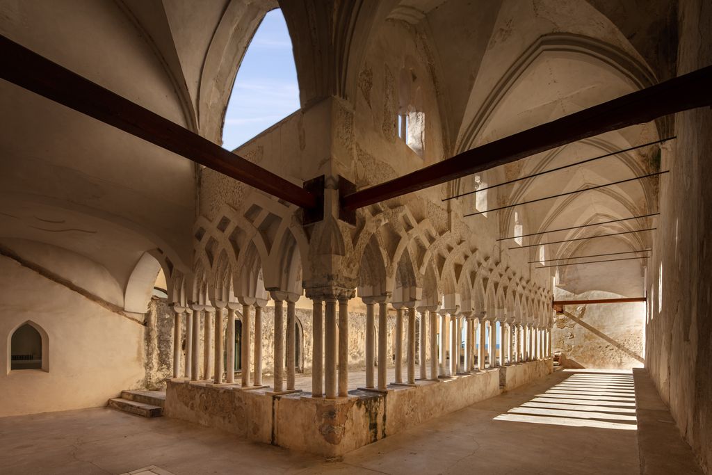 Le cloître orné du XIIIe a été soigneusement préservé - Photo : Anantara