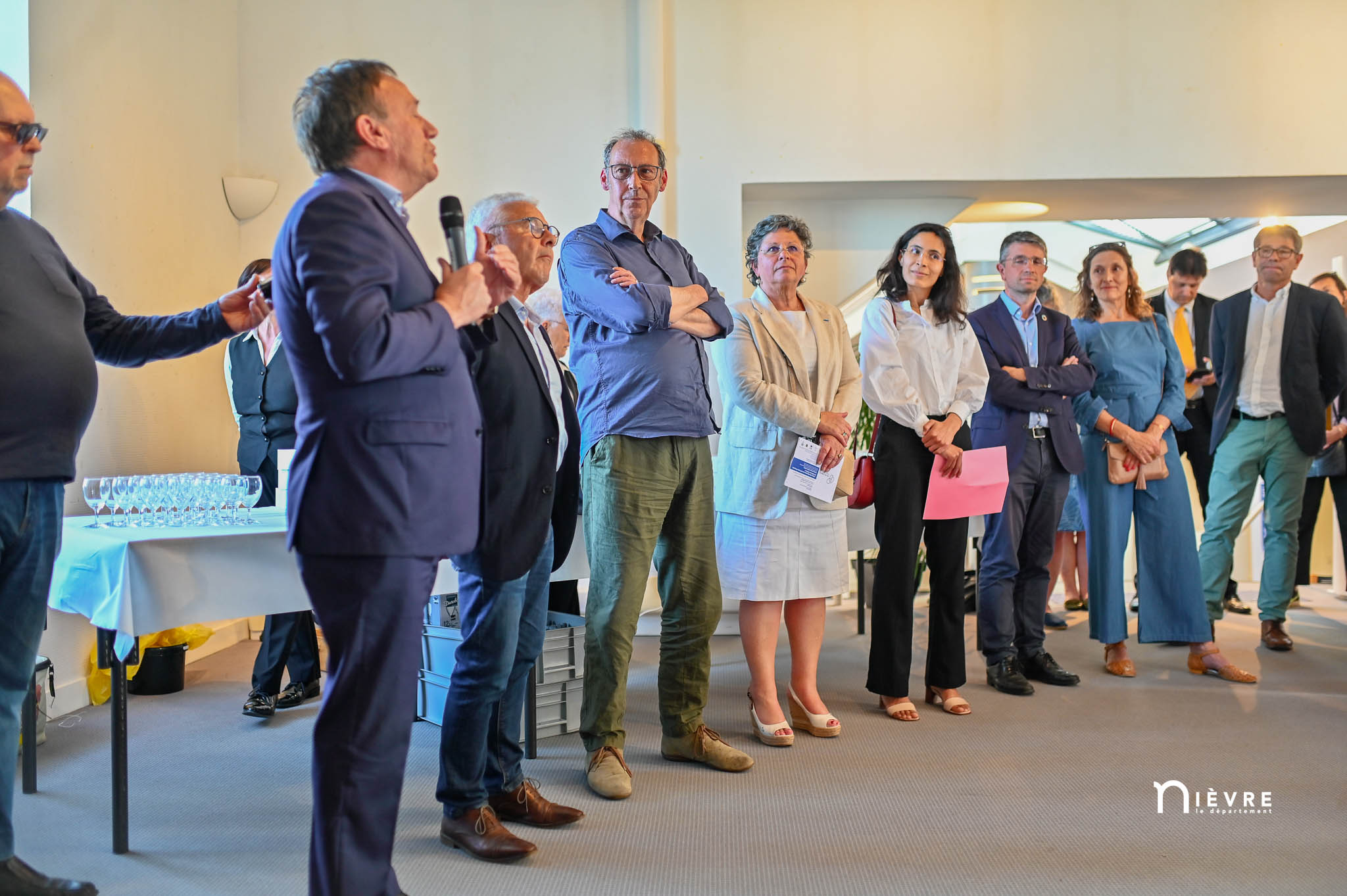 Présentation de l'expo de préfiguration. Fabien Bazin, 3e en partant de la G. (©Nièvre)