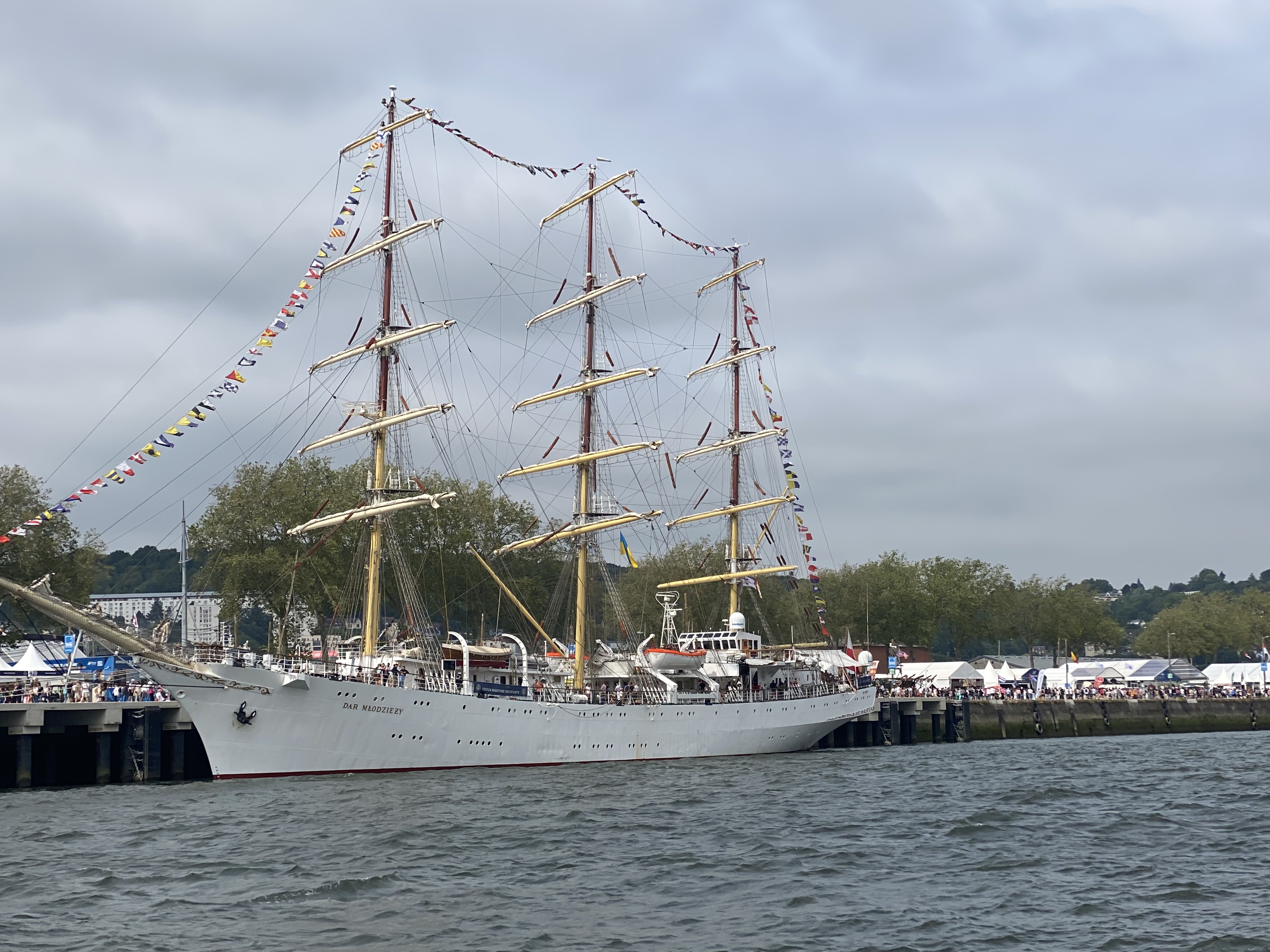 Le navire polonais a rendu hommage à l'Ukraine combattante (©BC)