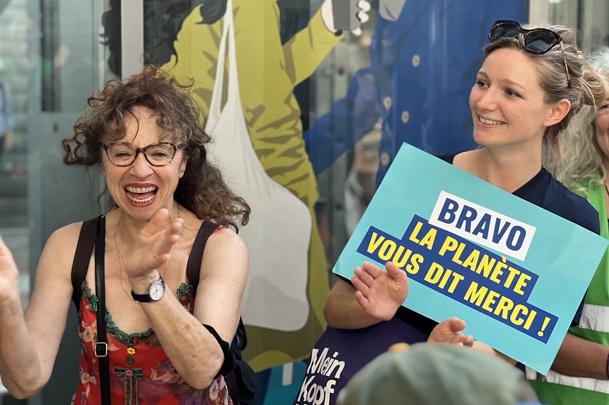 Greenpeace dit bravo Ă  ceux qui ont un train d'avance ! - DR : Greenpeace France Greenpeace dit bravo Ă  ceux qui ont un train d'avance ! - DR : Greenpeace France