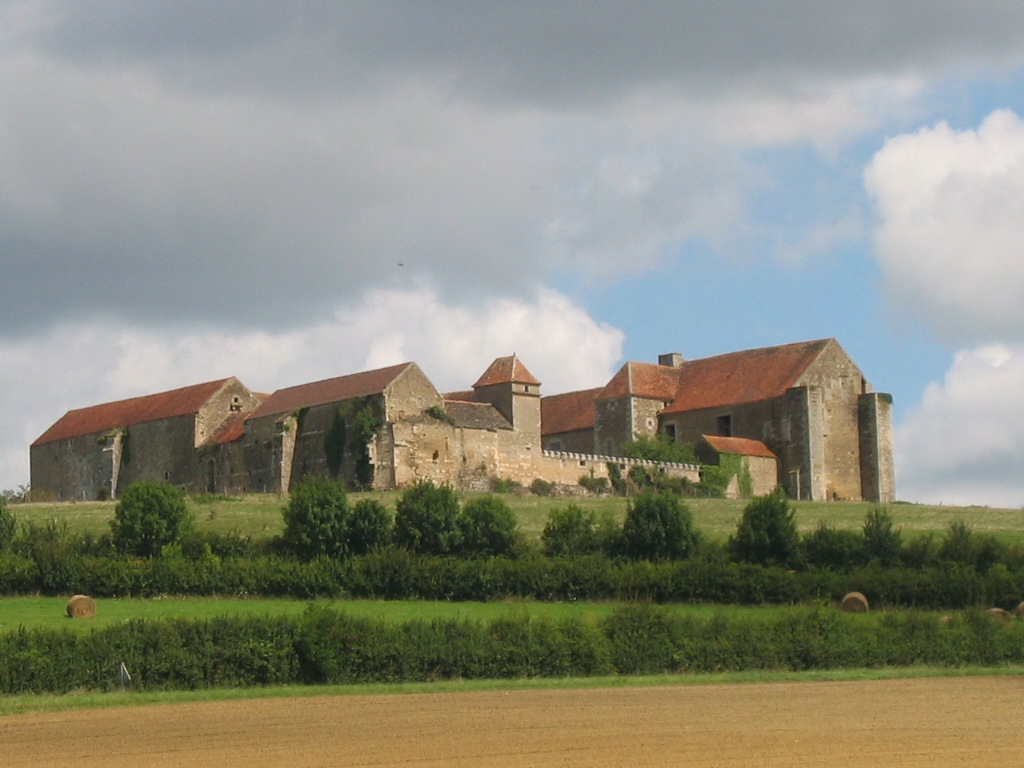 Le château de Pisy proche d'Avallon (©Bourgogne Tourisme)