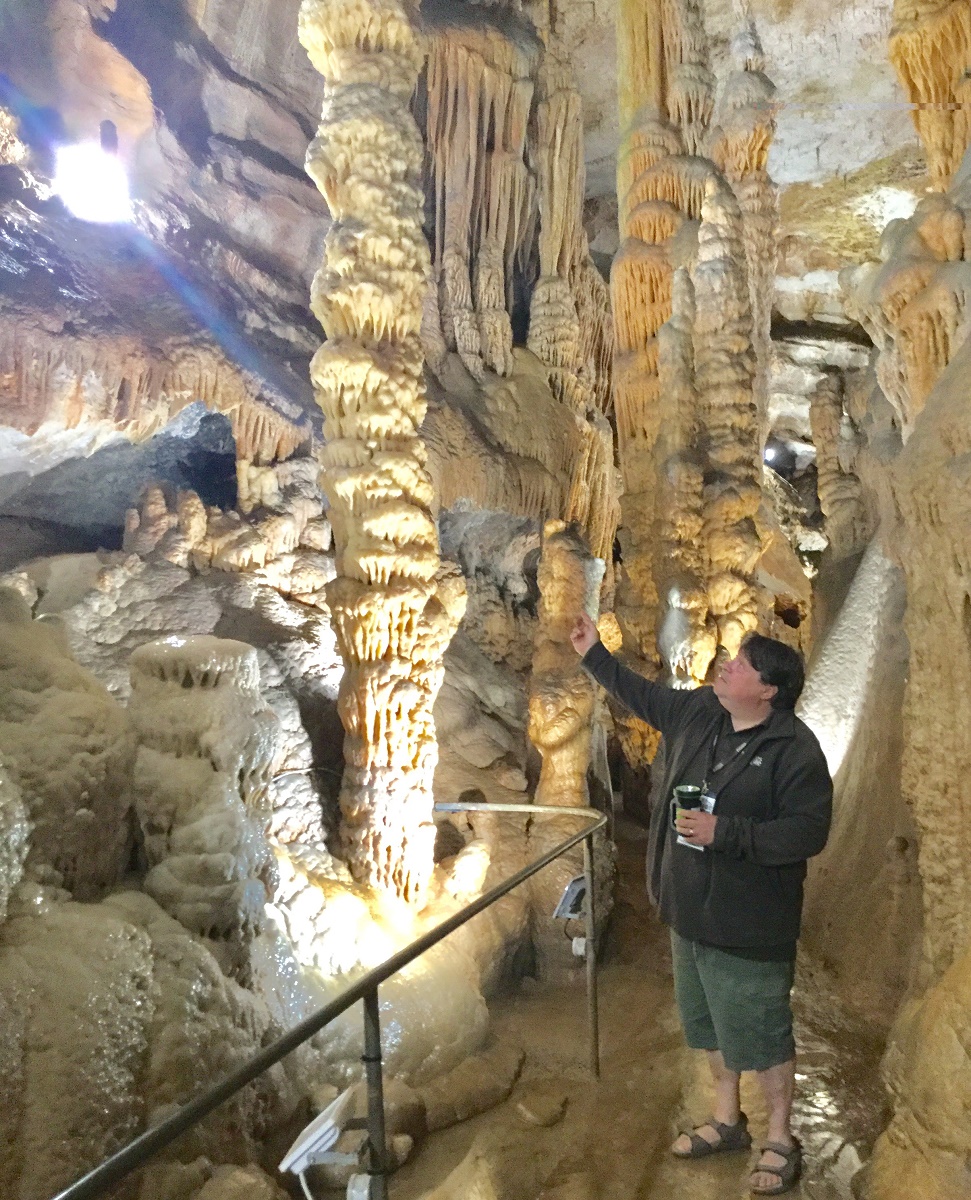 Guide-conférencier, Maurice Lamouroux représente la 6e génération de propriétaires des grottes de Presque - DR : J.-P.C.
