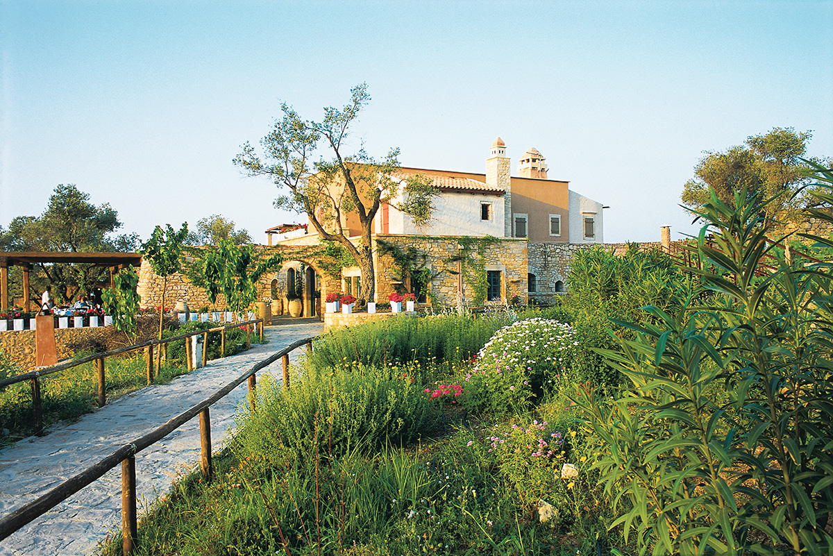 Grecotel Hotels & Resorts : découvrez la formule demi-pension « The Dine Club » et ses nombreux avantages.