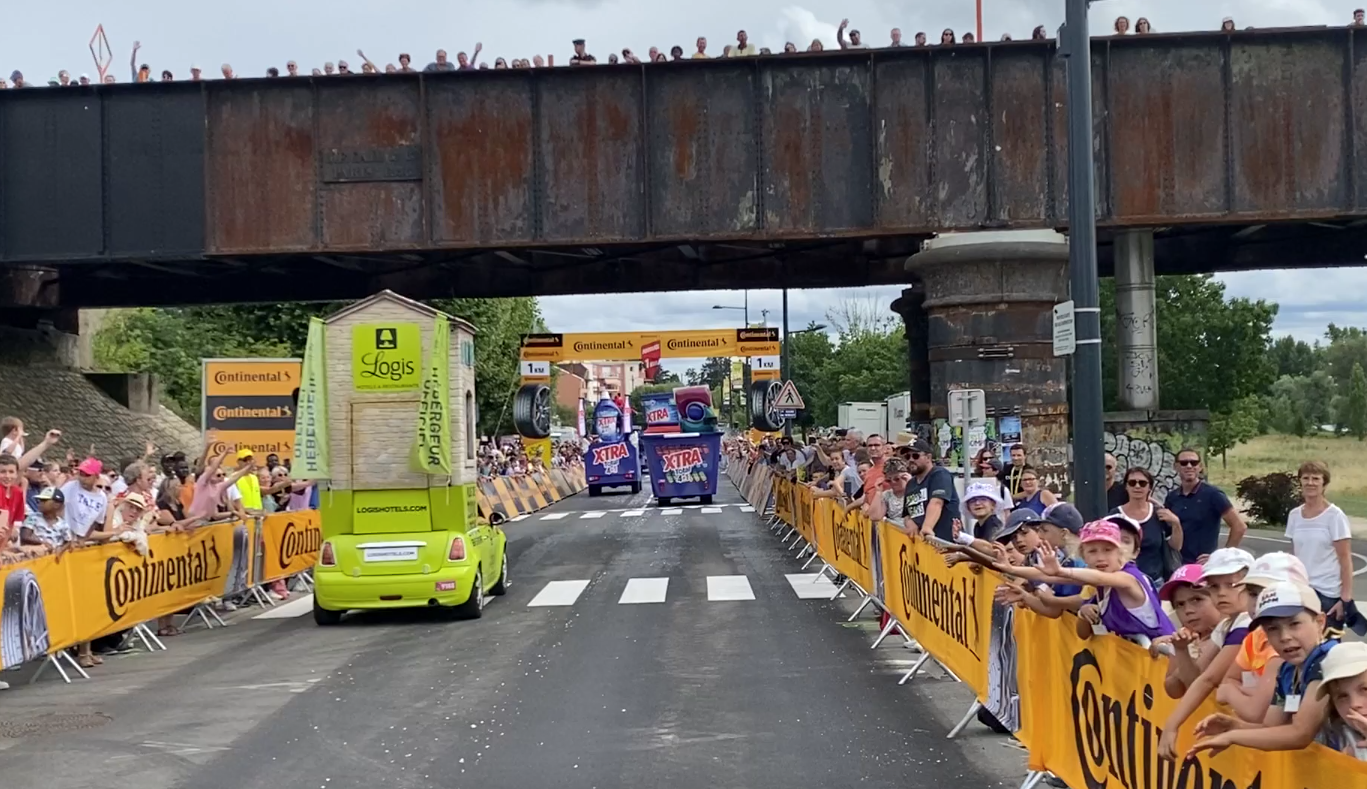 La caravane aussi franchit la ligne d'arrivée (©BC)