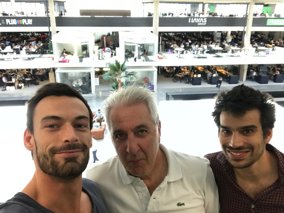 Réda Sahnoun entouré des fondateurs de la start-up Tictactrip - DR : AFST Réda Sahnoun entouré des fondateurs de la start-up Tictactrip - DR : AFST