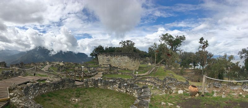 A près de 3000 mètres d'altitude, la citadelle de Kuélap tutoie les Andes amazoniennes (Photo PB)