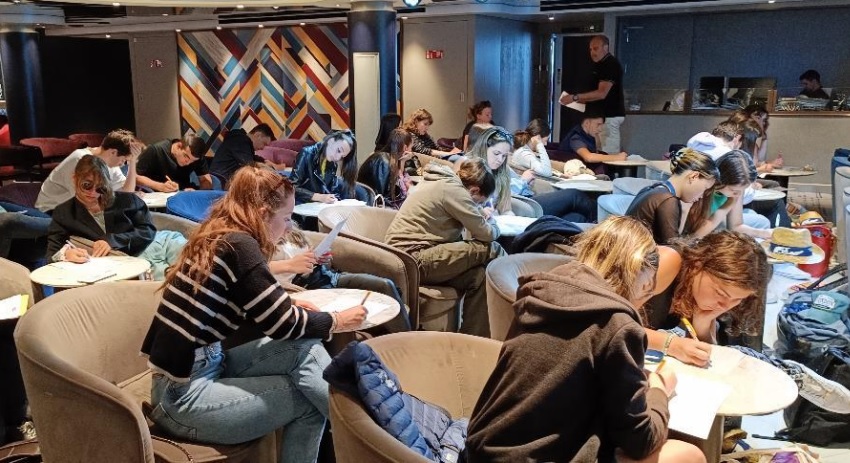 35 étudiants du lycée Saint-Vincent de Paul à Nîmes  ont participé à une croisière linguistique à bord du MSC Seashore - DR