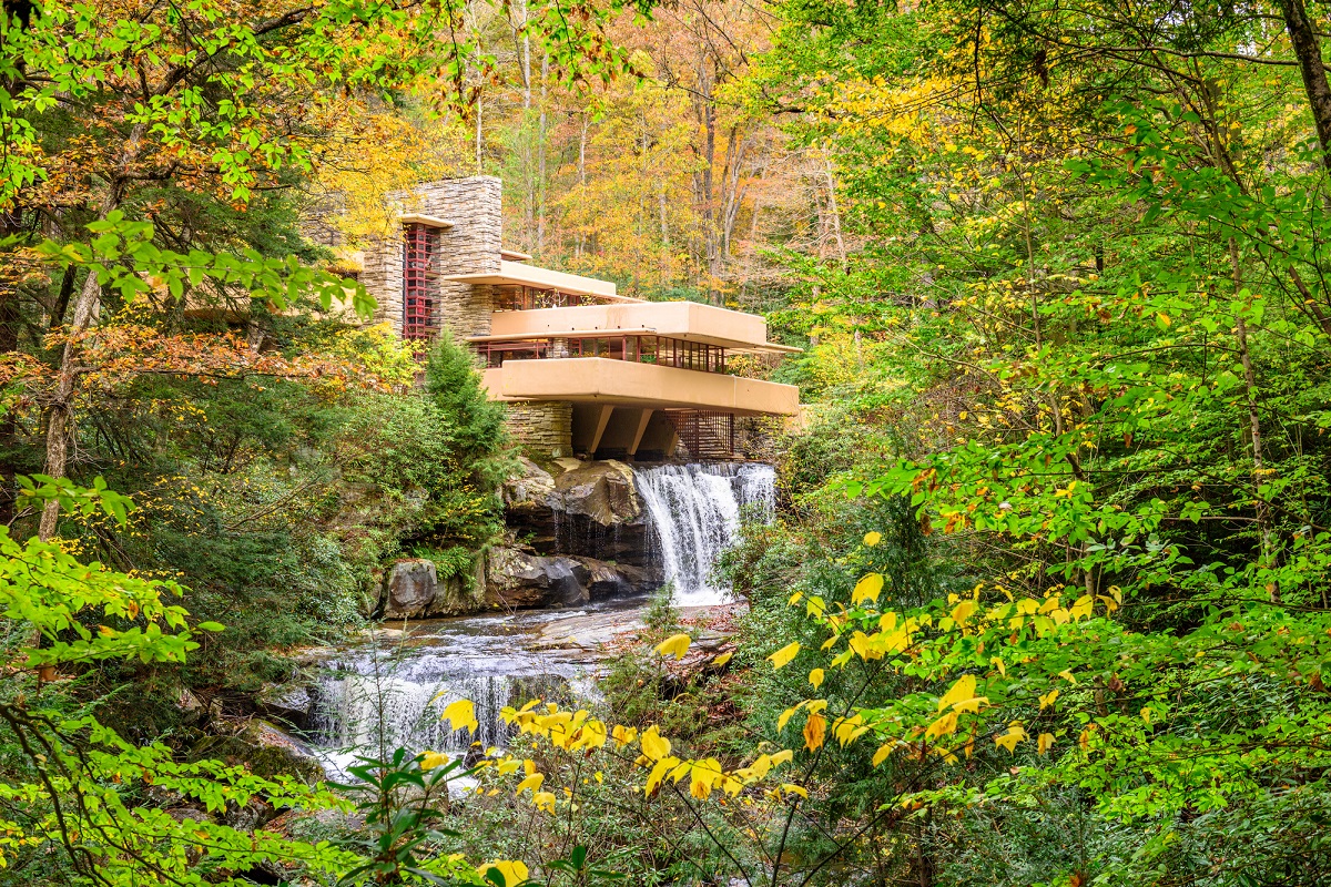 Le premier chef-d’œuvre d’architecture organique : la maison de la cascade signée par Franck Lloyd Wright en 1936 - DR : DepositPhotos.com, sepavone