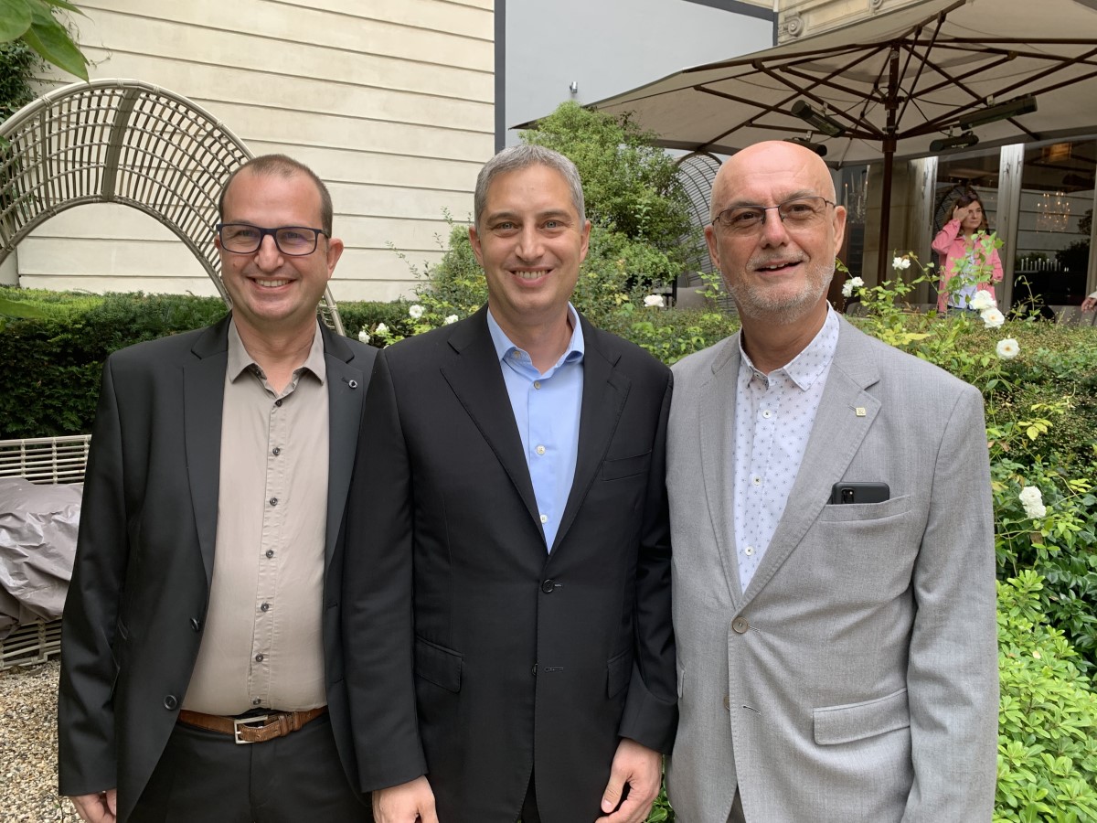 À droite Gilbert Cisneros, président fondateur d'Exotismes, en compagnie de ses deux DG Julien et Sylvain Cisneros. ©David Savary