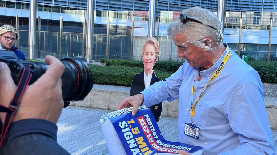 Michael O'Leary, le PDG de Ryanair s'est fait entarté en Belgique Photo : compte X de la Cie Ryanair