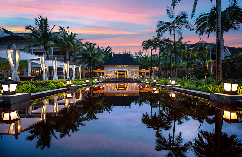 Doté de somptueuses suites, allant des Manor House Spa Suites à l’immense et luxueuse Grand Beachfront Villa, ce complexe centenaire au style colonial jouit d’un luxe intemporel © JW Marriott Mauritius