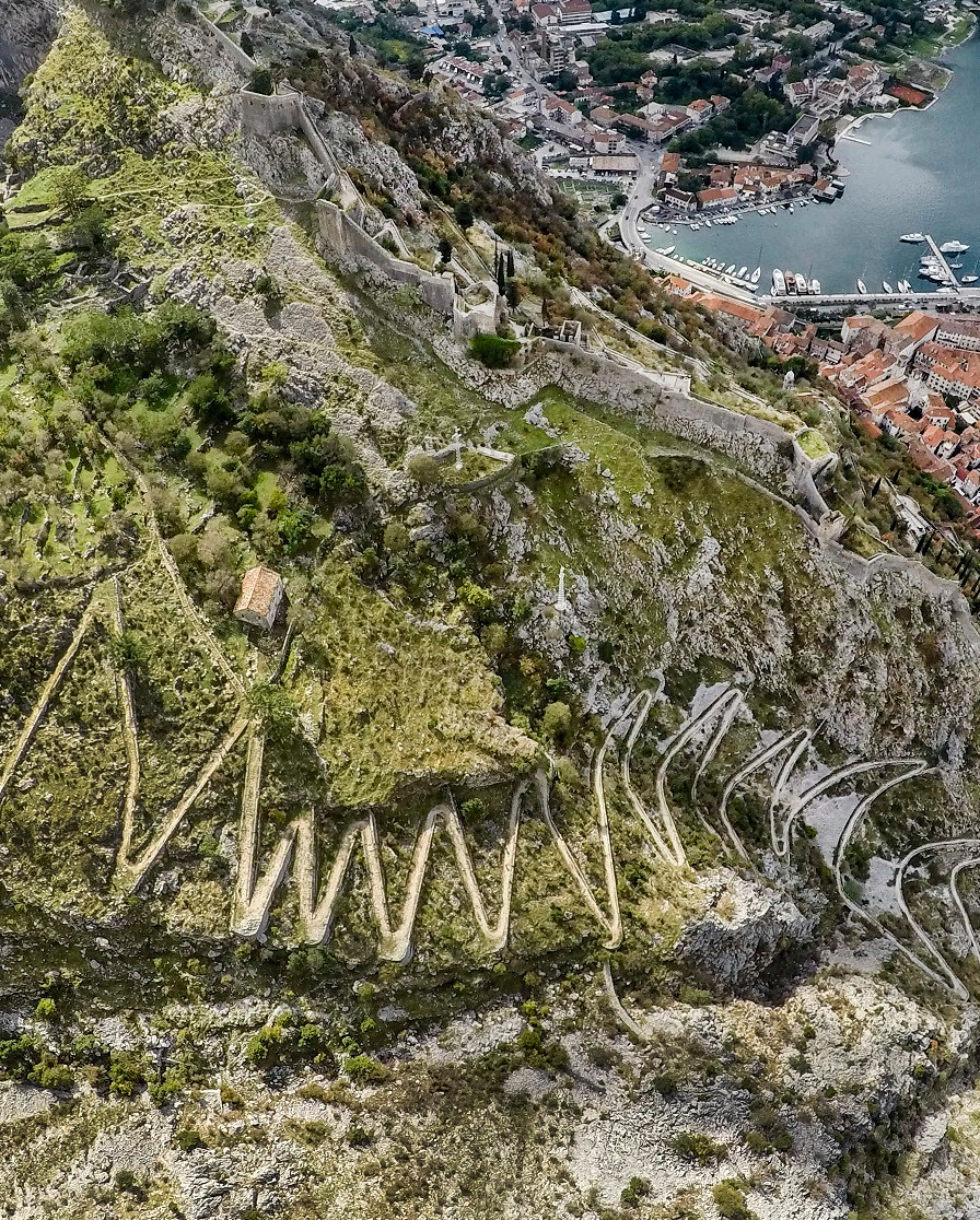 La vertigineuse route "La Serpentine” et ses 25 virages en épingle offrent des points de vue magnifiques sur la baie de Kotor (Photo Tourisme Monténégro)