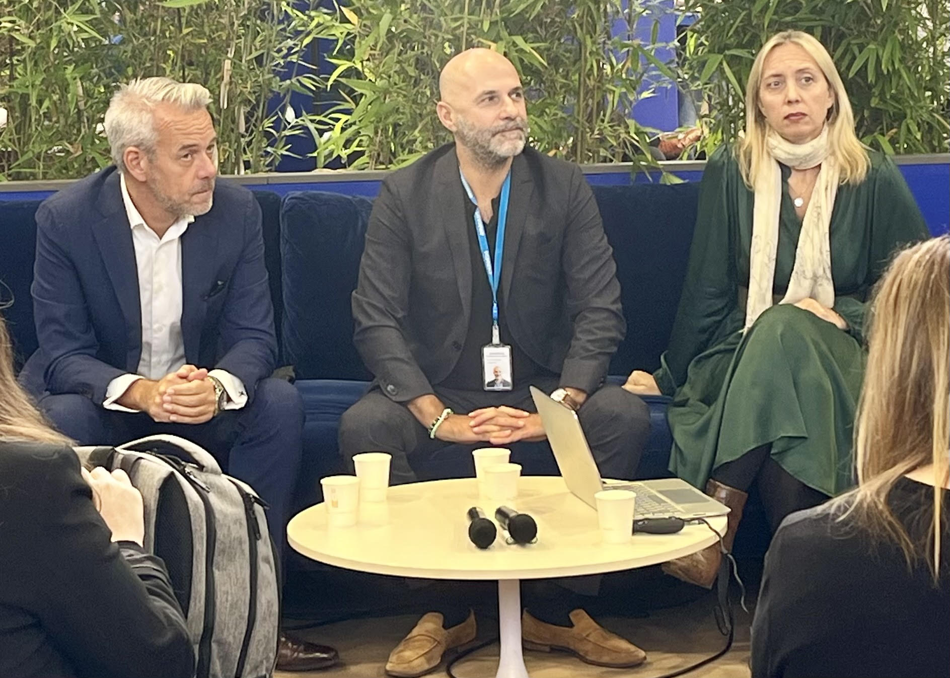 Thadée Nawrock (groupe Lufthansa), Jean-Christophe Carette (Amadeus) et Delphine Barault (Air France - KLM) lors de la table ronde organisée par l'AFTM, "NDC, enfin live".