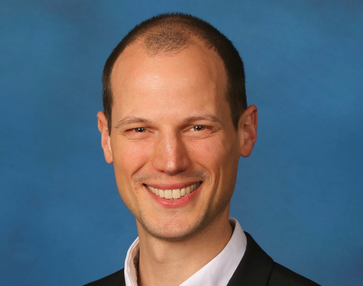 Sylvain Muller auteur de la tribune qui explique comment fonctionne le nudging (vert) et qui permet d'inciter les collaborateurs à voyager de manière plus durable - Photo SAP Concur Sylvain Muller auteur de la tribune qui explique comment fonctionne le nudging (vert) et qui permet d'inciter les collaborateurs à voyager de manière plus durable - Photo SAP Concur