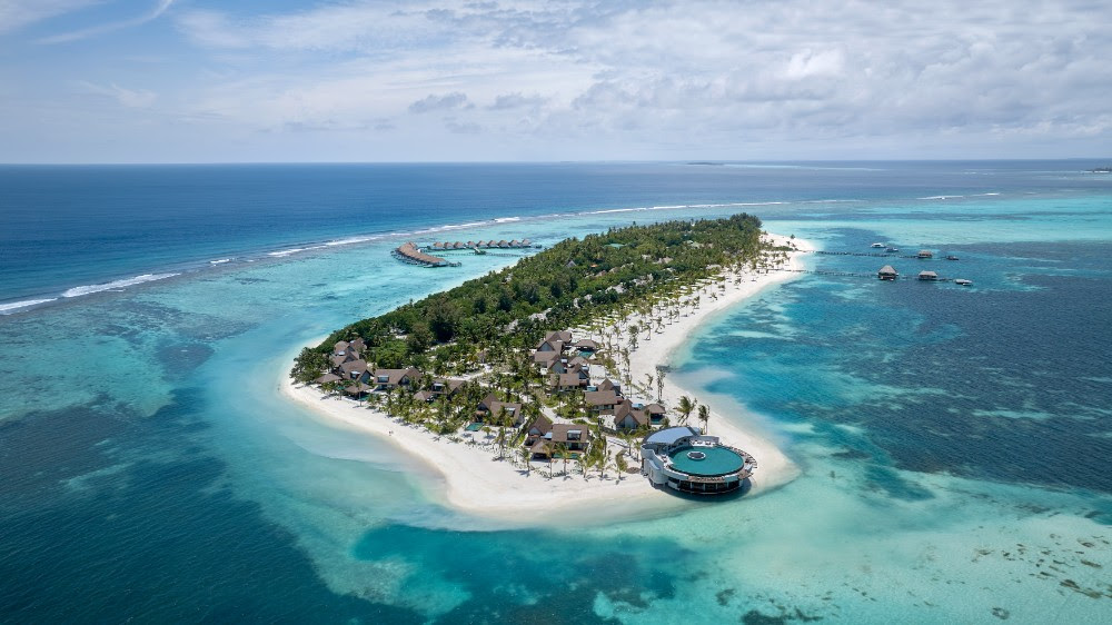 Avec sa vaste plage de sable blanc bordée de palmiers et ses deux îles privées supplémentaires, le Six Senses Kanuhura est prêt à accueillir ses clients (Photo Six Senses)