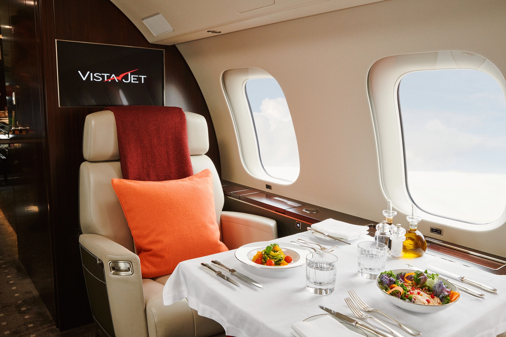 S'ils le souhaitent, les clients peuvent déguster des menus diététiques adaptés à leurs besoins (Photo VistaJet) S'ils le souhaitent, les clients peuvent déguster des menus diététiques adaptés à leurs besoins (Photo VistaJet)