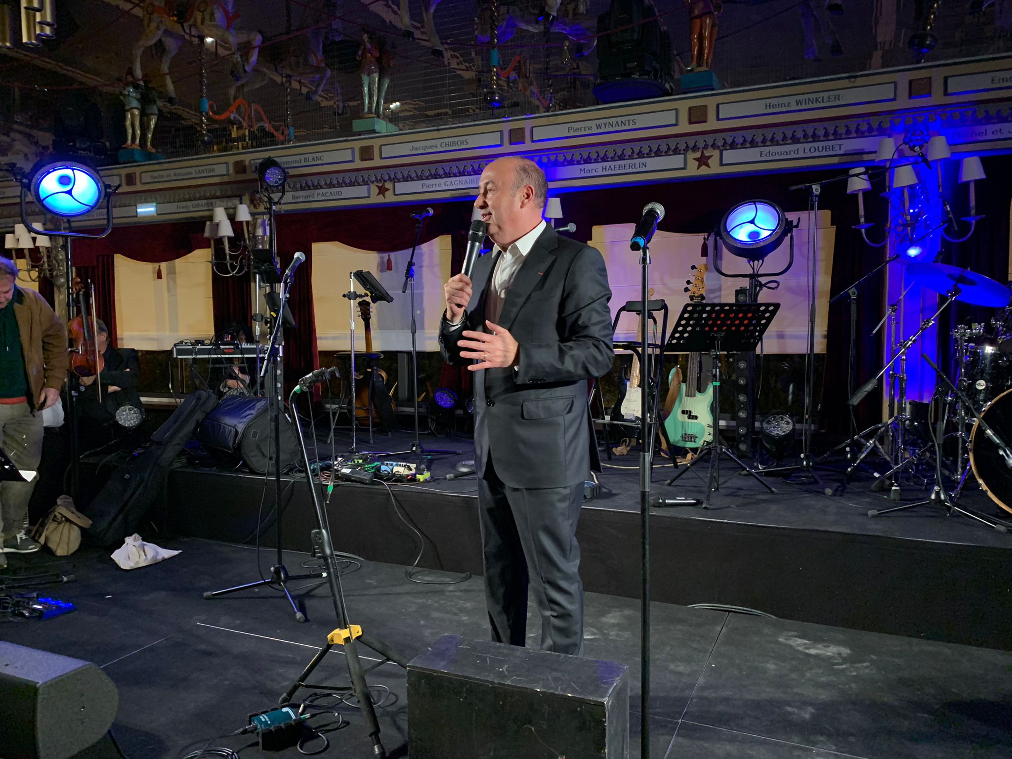 Laurent Abitbol lors de la grande soirée organisé à Lyon en présence de 450 invités - Photo CE